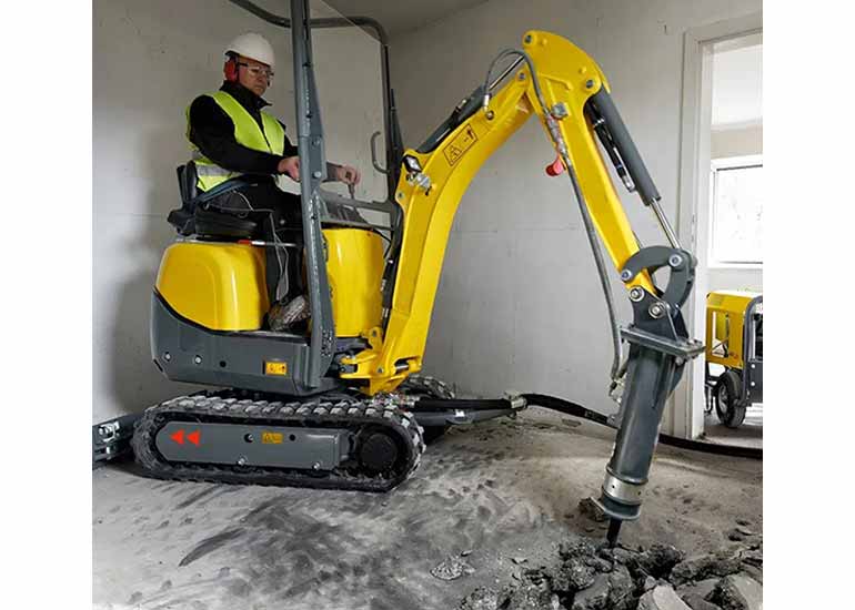 小型挖掘機的百變應(yīng)用---室內(nèi)建筑工程